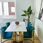 Luxus Neubau 65M2 City Wohnung - L